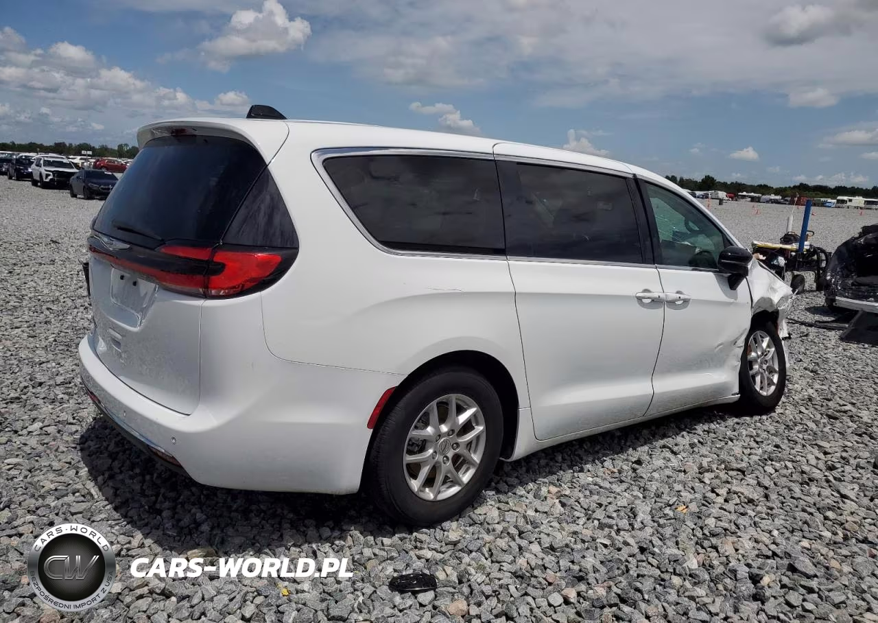 2024 Chrysler Pacifica Touring L VIN:2C4RC1BG4RR119994 - 3