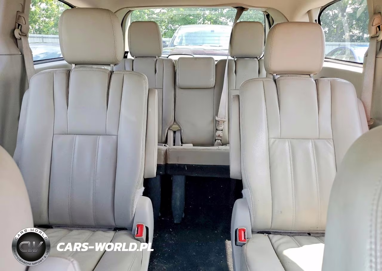 2013 Chrysler Town & Country Touring VIN:2C4RC1BG0DR576858 - 10