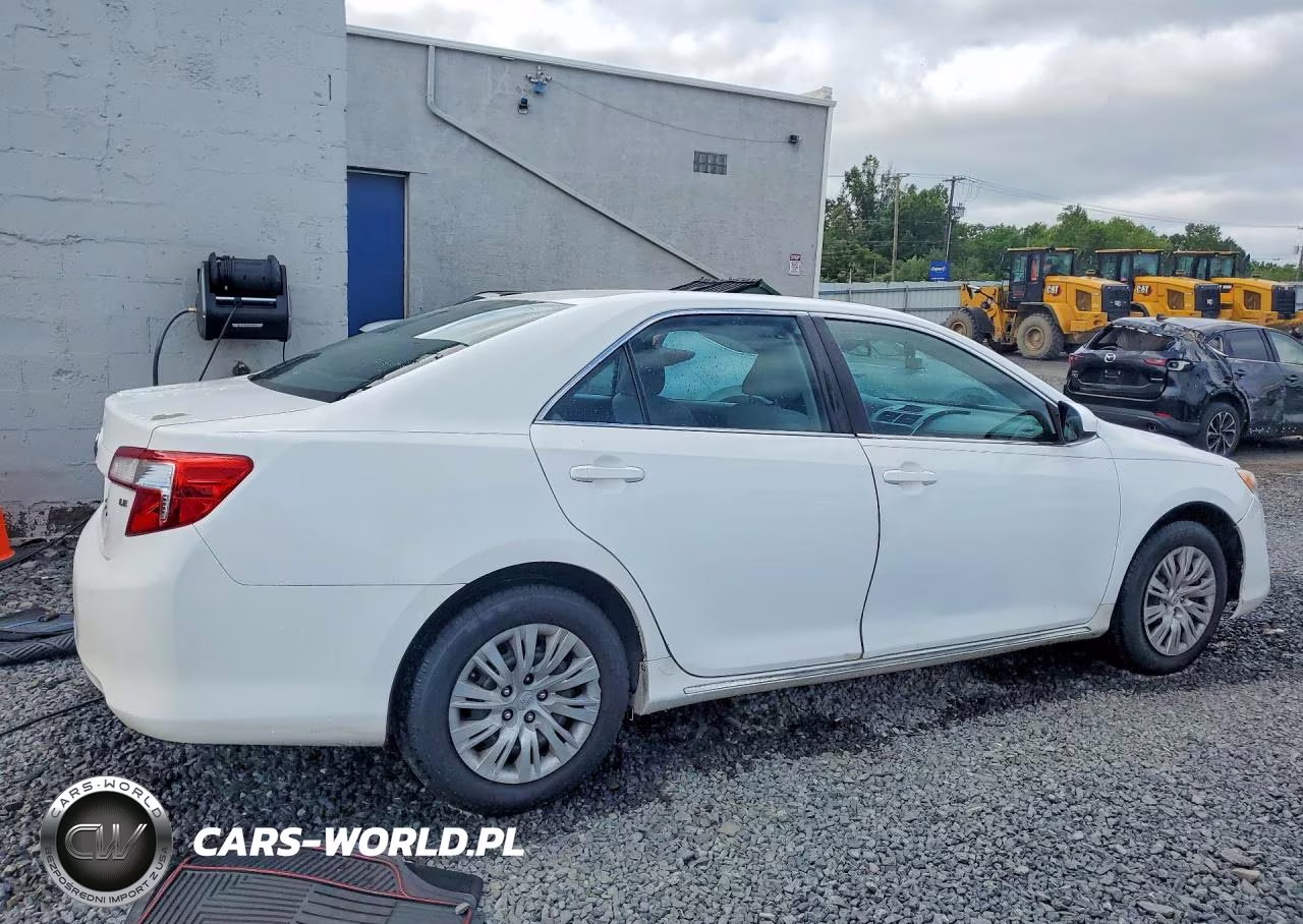 2014 Toyota Camry Le VIN:4T4BF1FK9ER388594 - 3