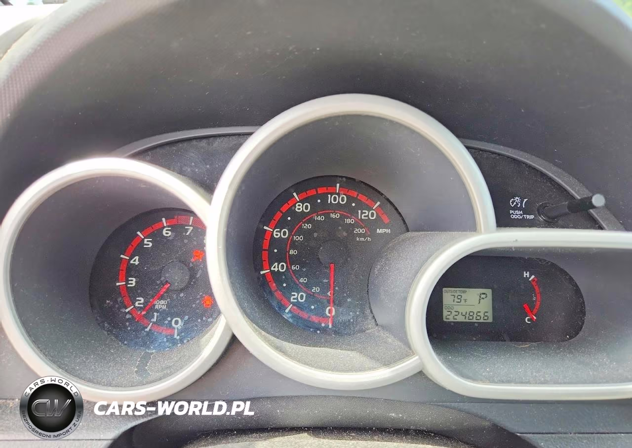 2010 Pontiac Vibe VIN:5Y2SP6E82AZ415954 - 9