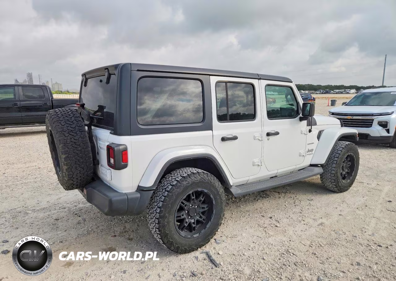 2019 Jeep Wrangler Unlimited Sahara VIN:1C4HJXEN3KW592345 - 3