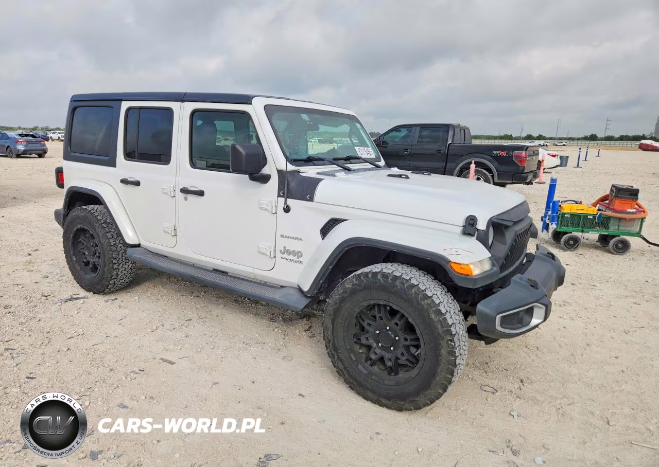 2019 Jeep Wrangler Unlimited Sahara VIN:1C4HJXEN3KW592345 - 4