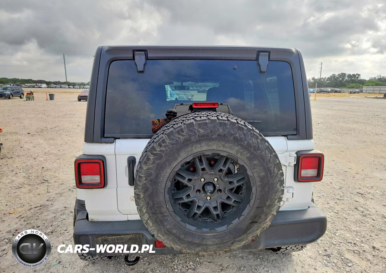 2019 Jeep Wrangler Unlimited Sahara VIN:1C4HJXEN3KW592345 - 6
