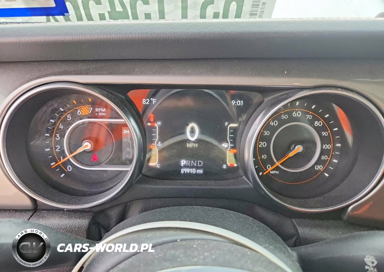2019 Jeep Wrangler Unlimited Sahara VIN:1C4HJXEN3KW592345 - 9