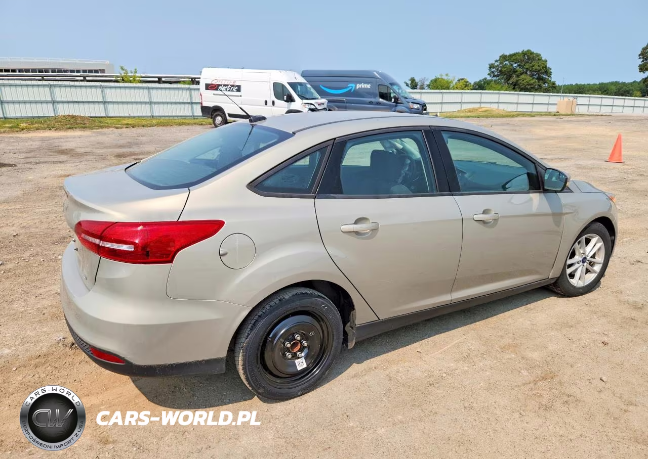 2016 Ford Focus Se VIN:1FADP3F29GL323436 - 3