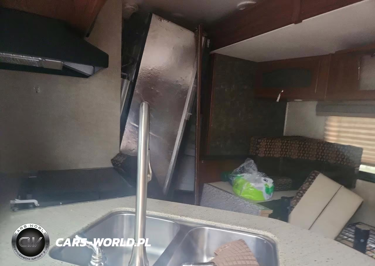 2016 Heartland North Trail Camper VIN:5SFNB2829GE303810 - 6