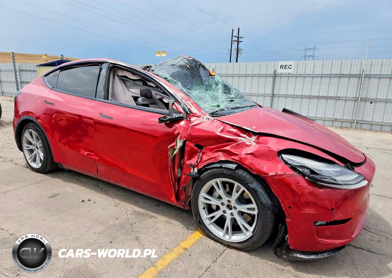 2022 Tesla Model Y VIN:7SAYGDEE8NA020371 - 4