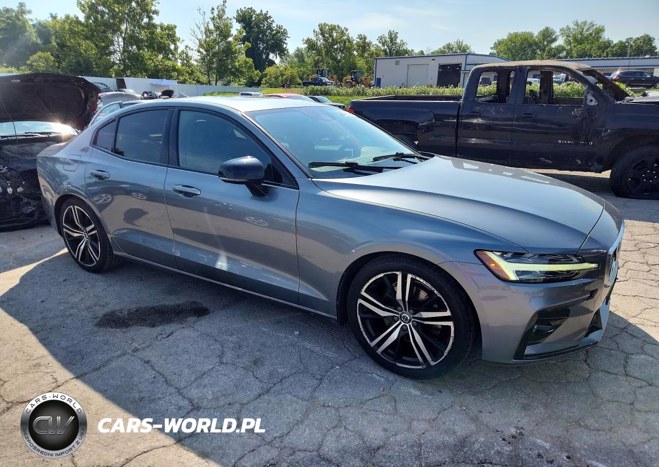 2019 Volvo S60 T5 R-Design VIN:7JR102FM5KG013249 - 4
