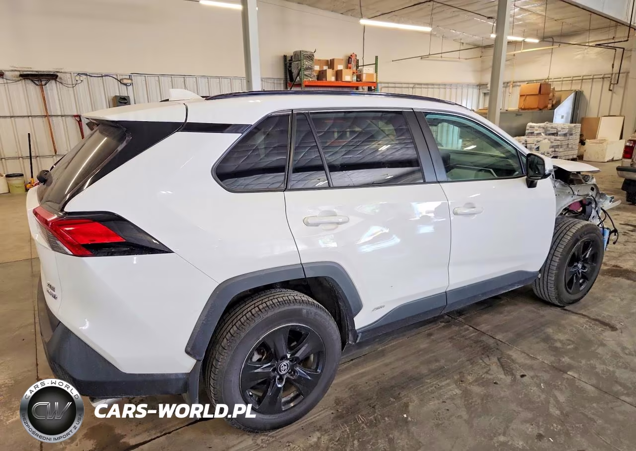 2021 Toyota Rav4 Hybrid Xle VIN:2T3R6RFV3MW006440 - 3