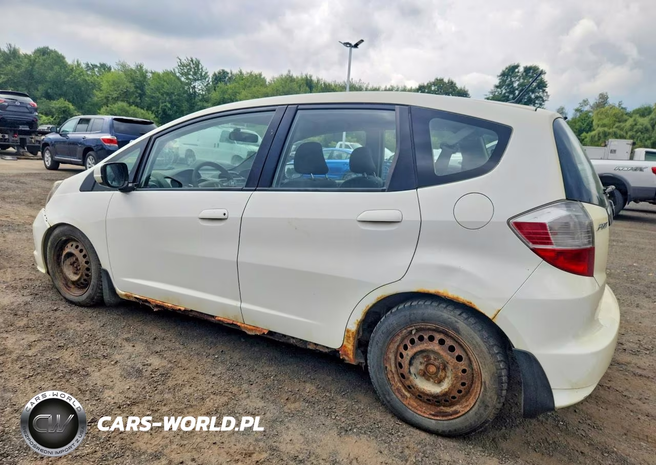 2013 Honda Fit VIN:JHMGE8G39DC083218 - 2