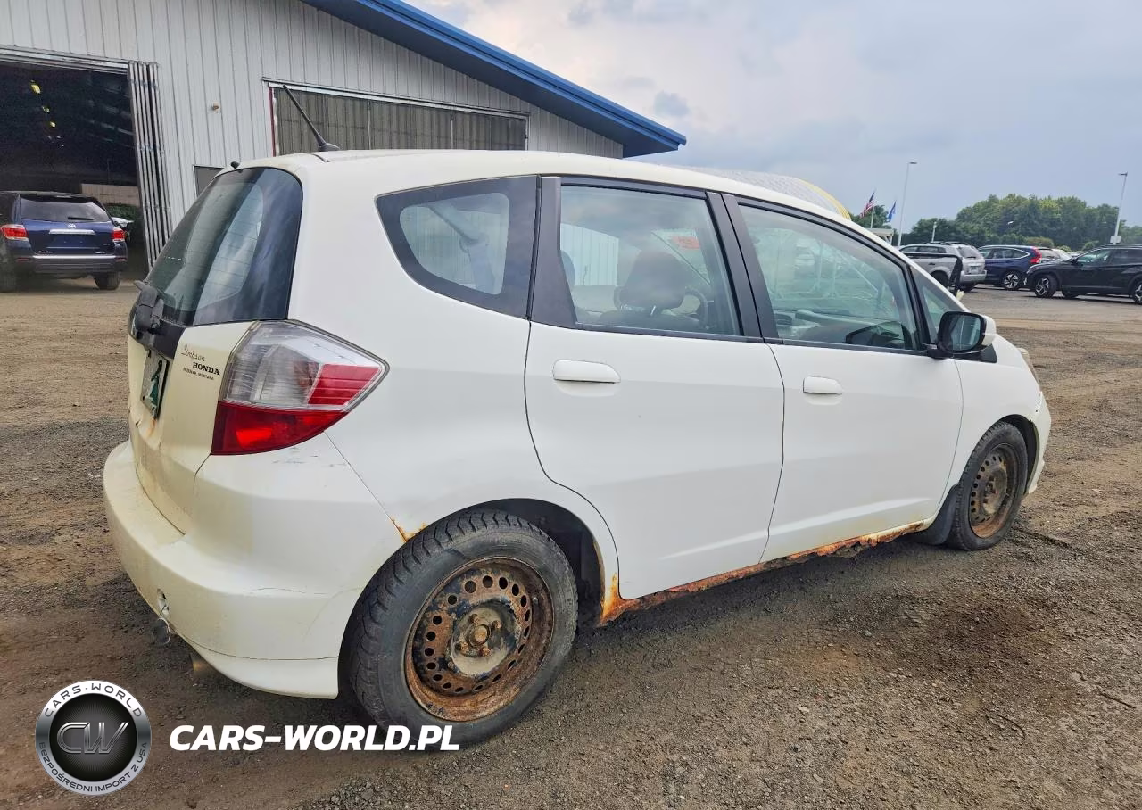 2013 Honda Fit VIN:JHMGE8G39DC083218 - 3