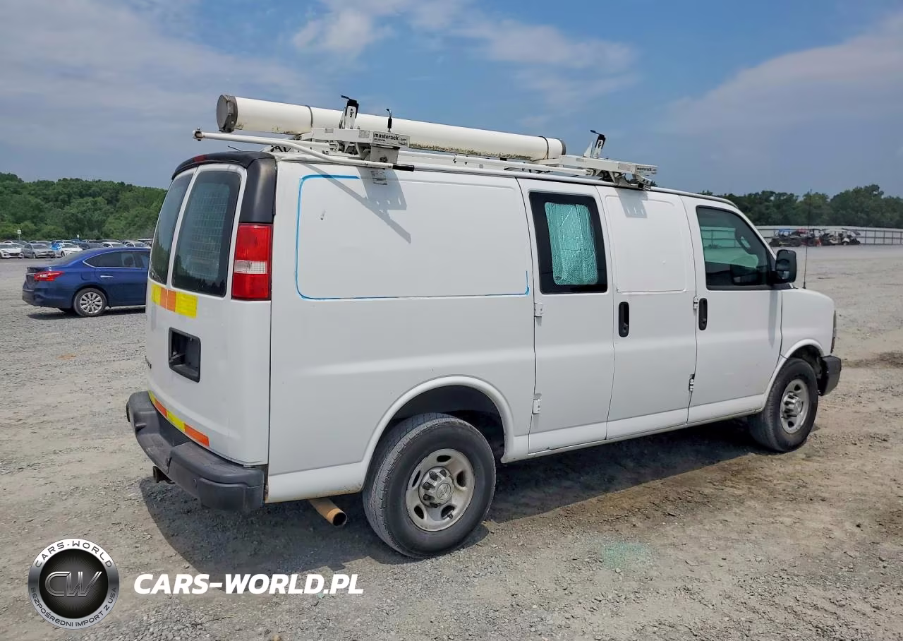2018 Chevrolet Express G2500 VIN:1GCWGAFP1J1187955 - 3