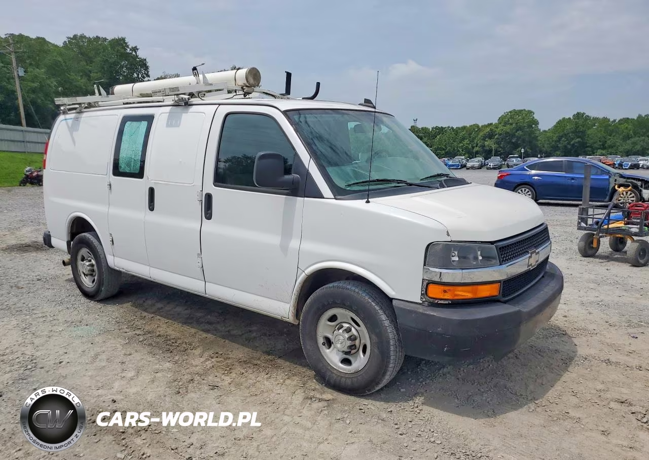 2018 Chevrolet Express G2500 VIN:1GCWGAFP1J1187955 - 4