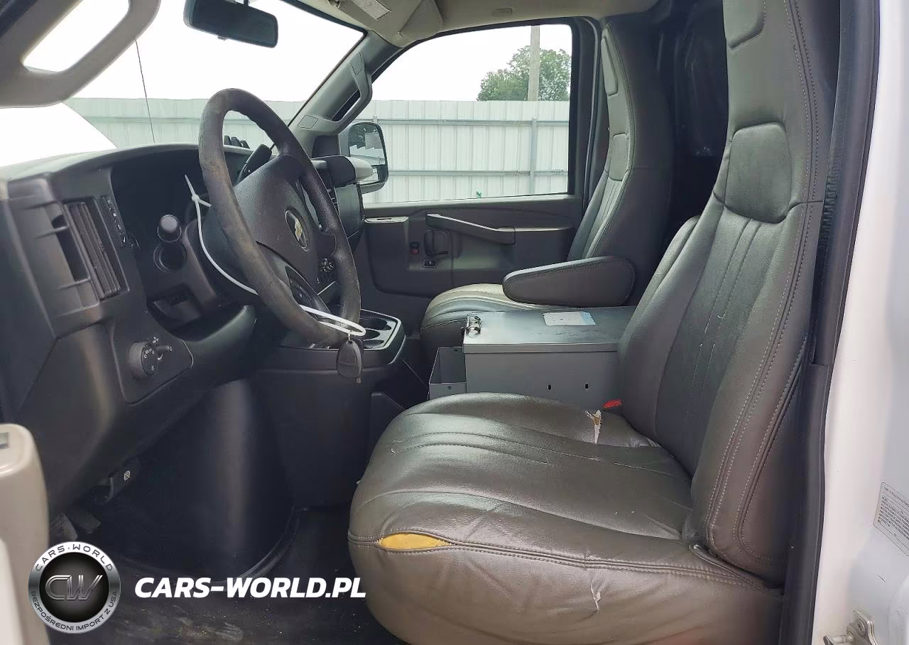 2018 Chevrolet Express G2500 VIN:1GCWGAFP1J1187955 - 7