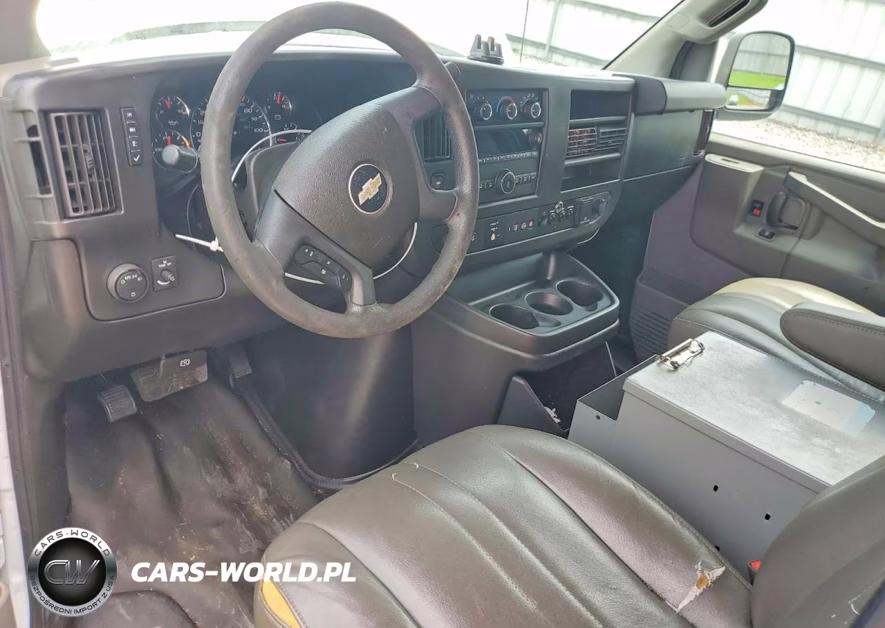 2018 Chevrolet Express G2500 VIN:1GCWGAFP1J1187955 - 8