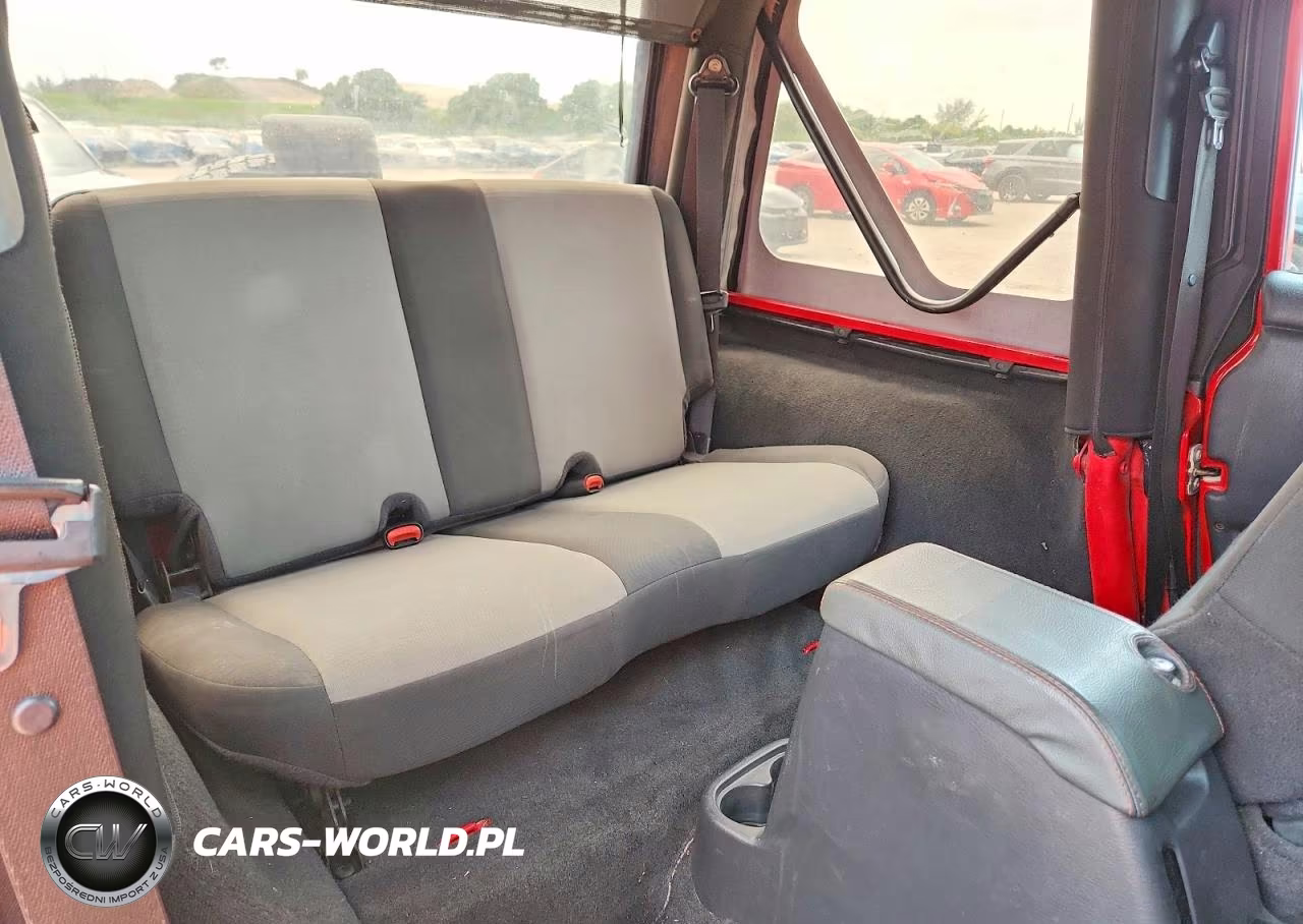 2005 Jeep Wrangler X VIN:1J4FA39S65P363490 - 10
