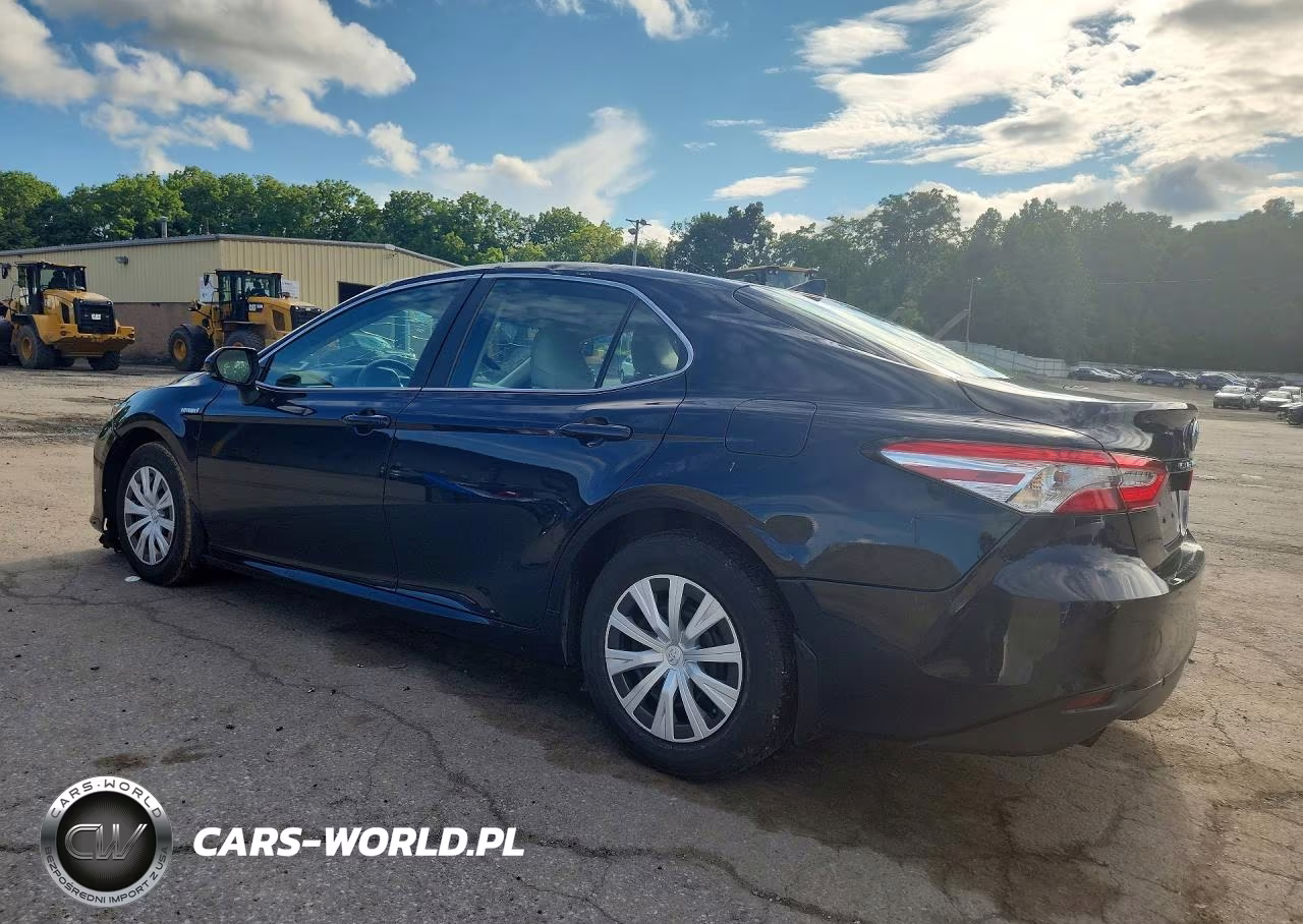 2018 Toyota Camry Le VIN:4T1B31HK4JU505945 - 2