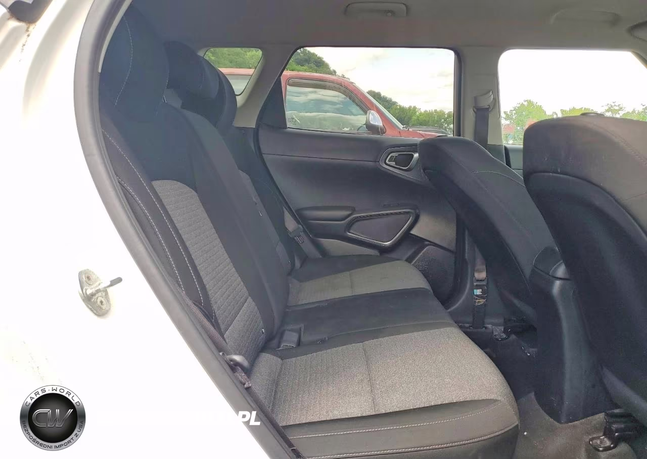2021 Kia Soul S VIN:KNDJ23AU7M7766676 - 11