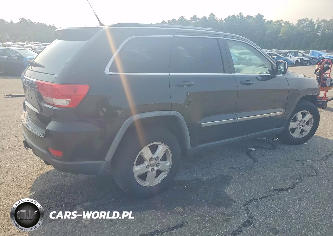 2011 Jeep Grand Cherokee Laredo VIN:1J4RR4GGXBC512741 - 3