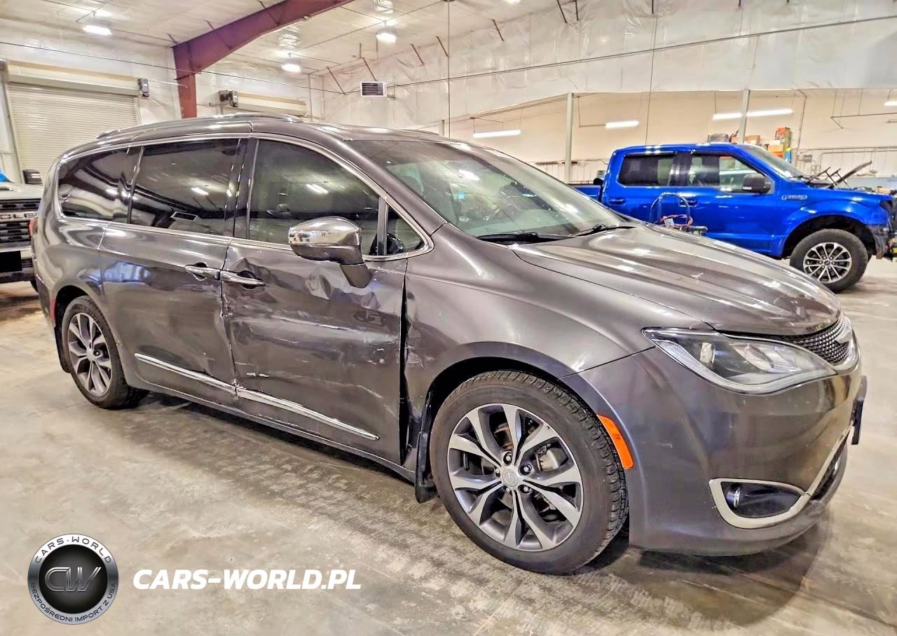 2017 Chrysler Pacifica Limited VIN:2C4RC1GG9HR751686 - 4