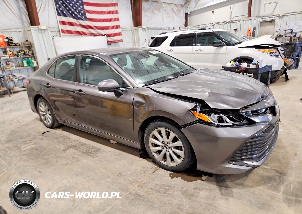 2019 Toyota Camry Le VIN:4T1B11HK3KU753112 - 4