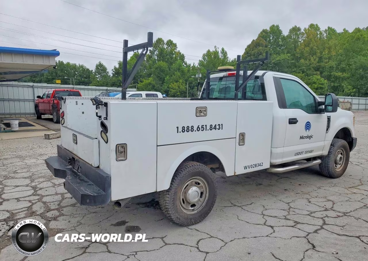 2017 Ford F250 Super Duty VIN:1FDBF2B60HEC56427 - 3