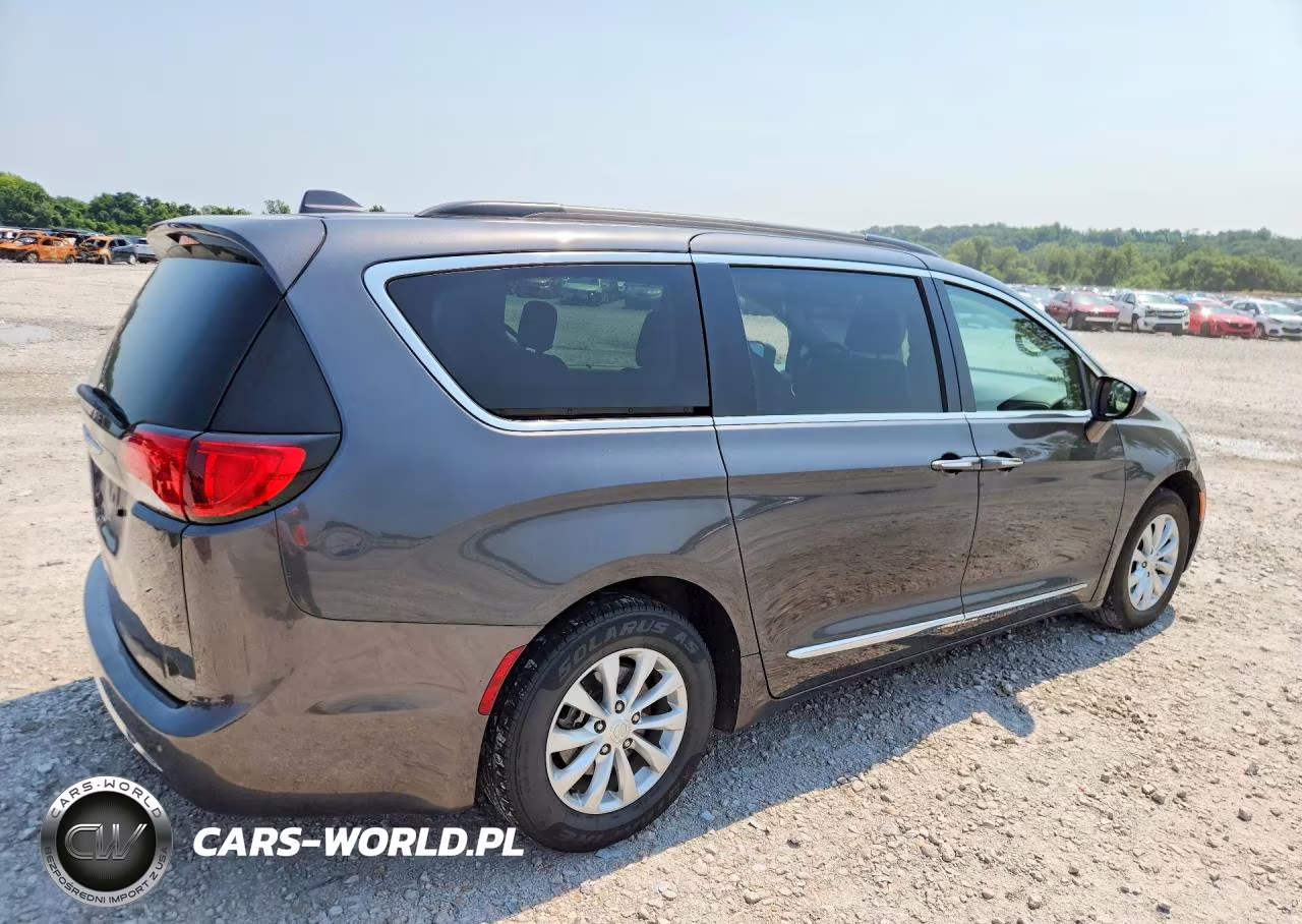 2017 Chrysler Pacifica Touring L VIN:2C4RC1BG9HR507771 - 3