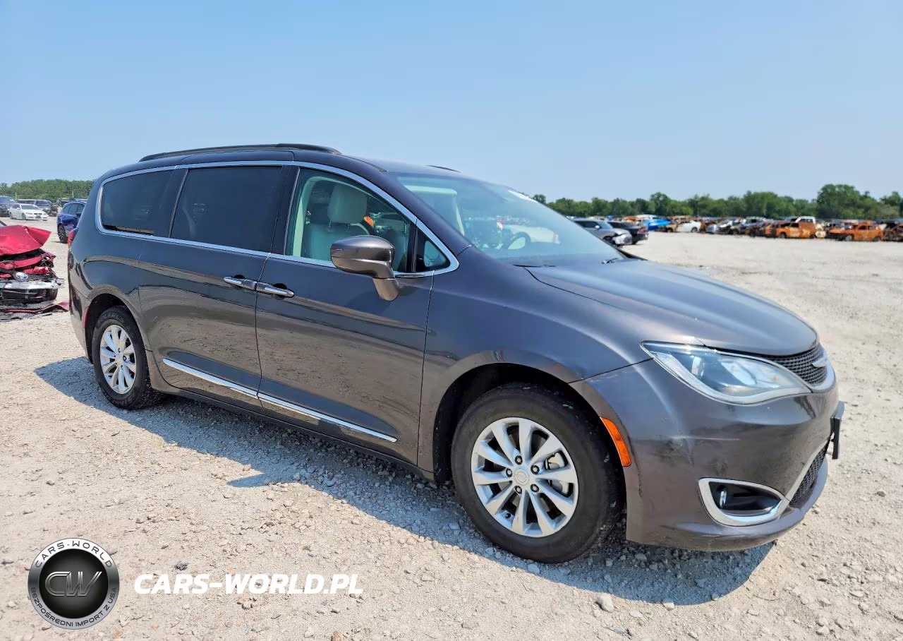 2017 Chrysler Pacifica Touring L VIN:2C4RC1BG9HR507771 - 4