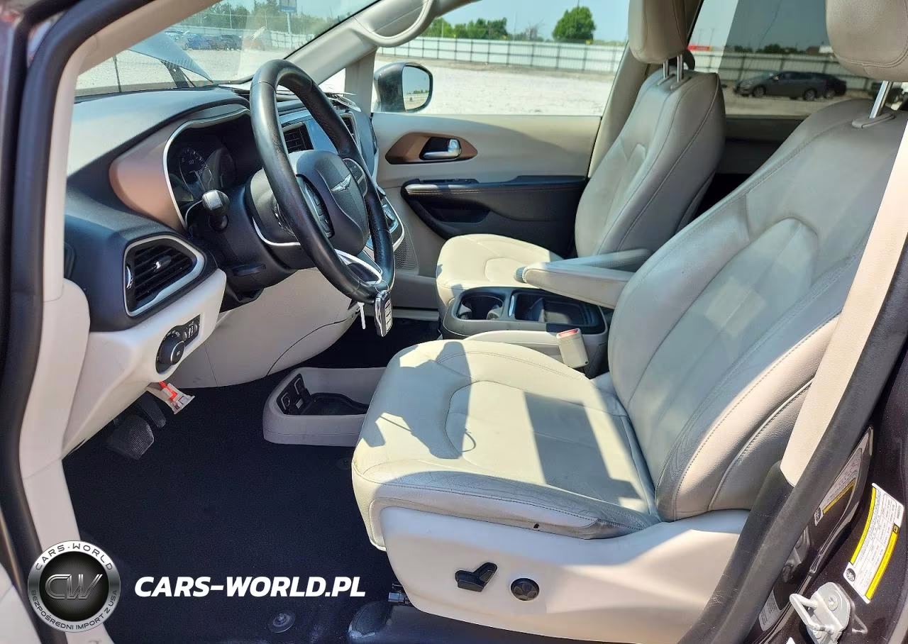 2017 Chrysler Pacifica Touring L VIN:2C4RC1BG9HR507771 - 7