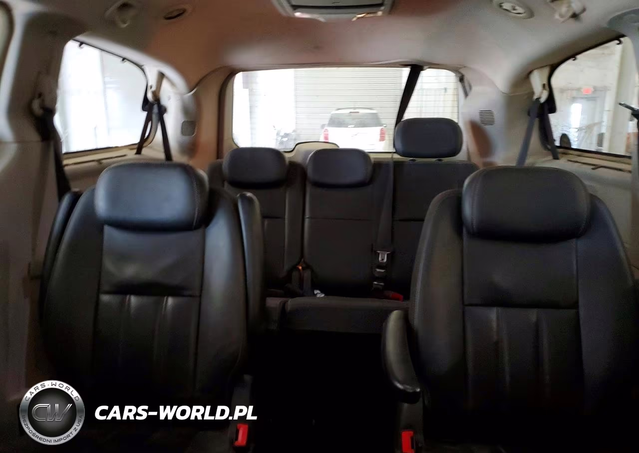 2010 Chrysler Town & Country Touring VIN:2A4RR5DX7AR290739 - 10