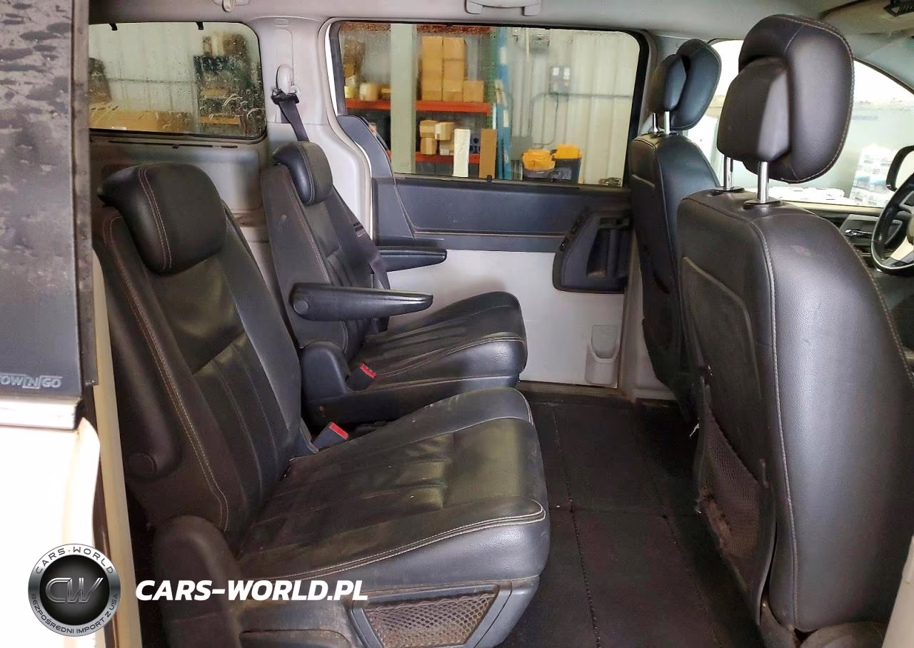 2010 Chrysler Town & Country Touring VIN:2A4RR5DX7AR290739 - 11