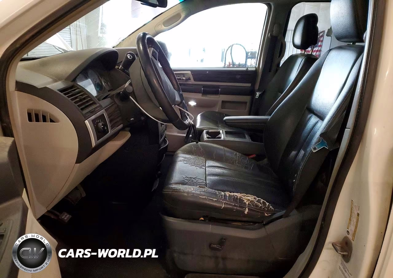 2010 Chrysler Town & Country Touring VIN:2A4RR5DX7AR290739 - 7