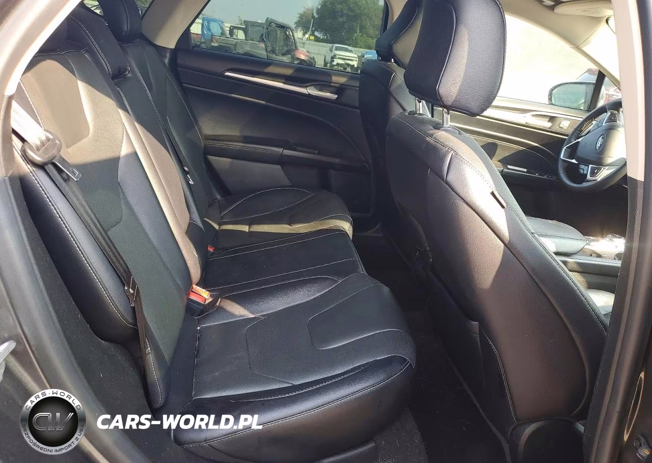 2020 Ford Fusion Titanium VIN:3FA6P0D93LR192345 - 10