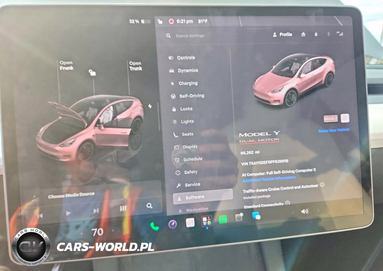 2023 Tesla Model Y VIN:7SAYGDEF0PF636919 - 9
