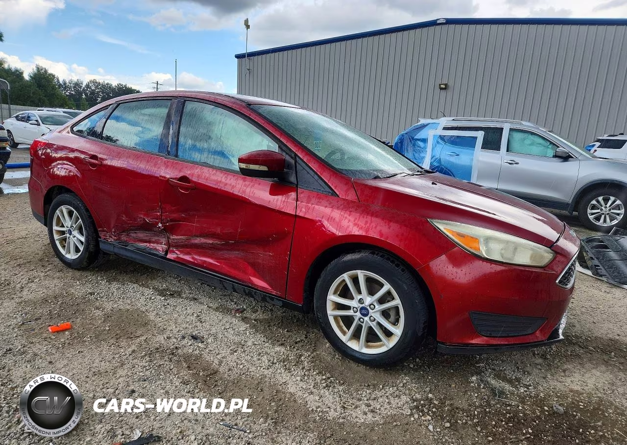 2017 Ford Focus Se VIN:1FADP3F20HL312052 - 4