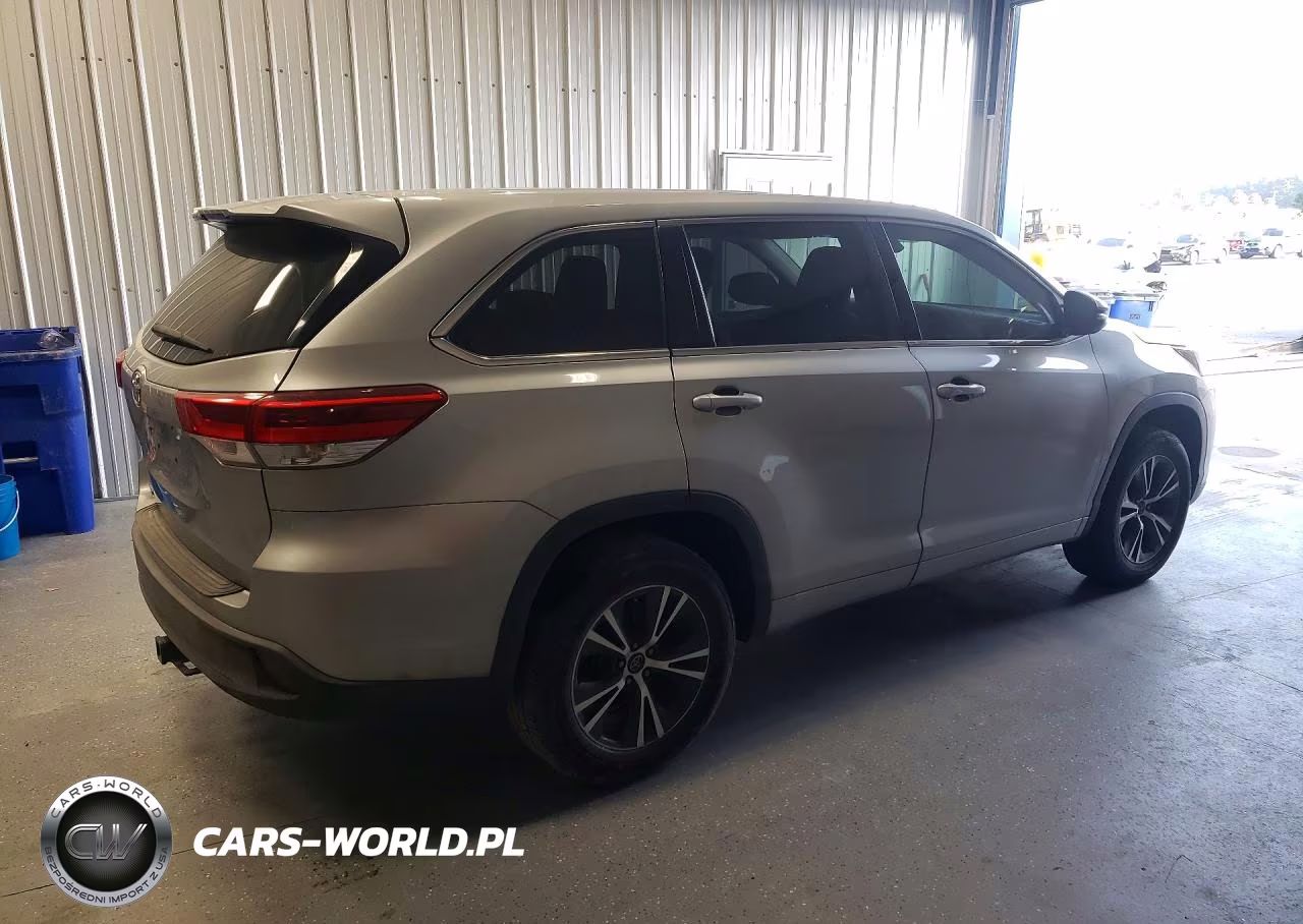 2018 Toyota Highlander Le VIN:5TDZZRFH3JS257702 - 3