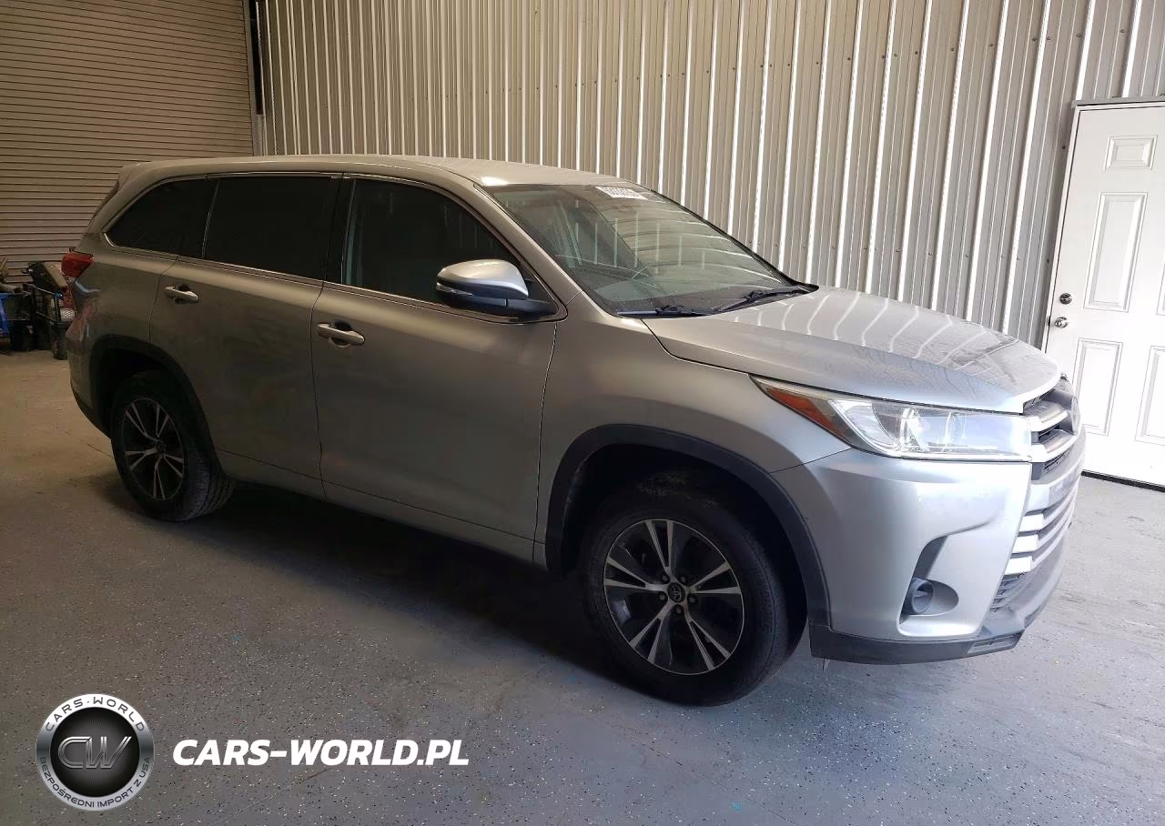 2018 Toyota Highlander Le VIN:5TDZZRFH3JS257702 - 4