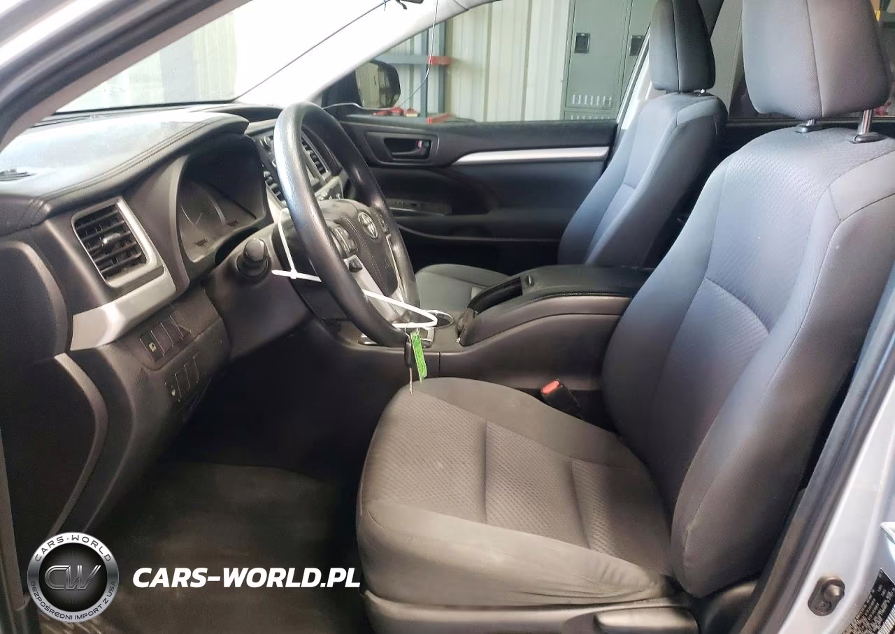 2018 Toyota Highlander Le VIN:5TDZZRFH3JS257702 - 7
