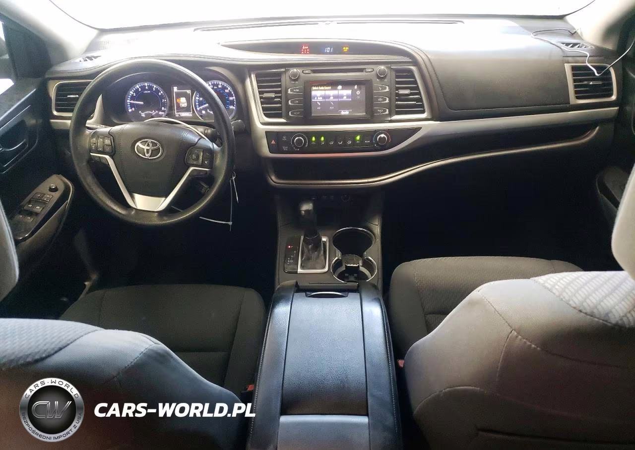 2018 Toyota Highlander Le VIN:5TDZZRFH3JS257702 - 8