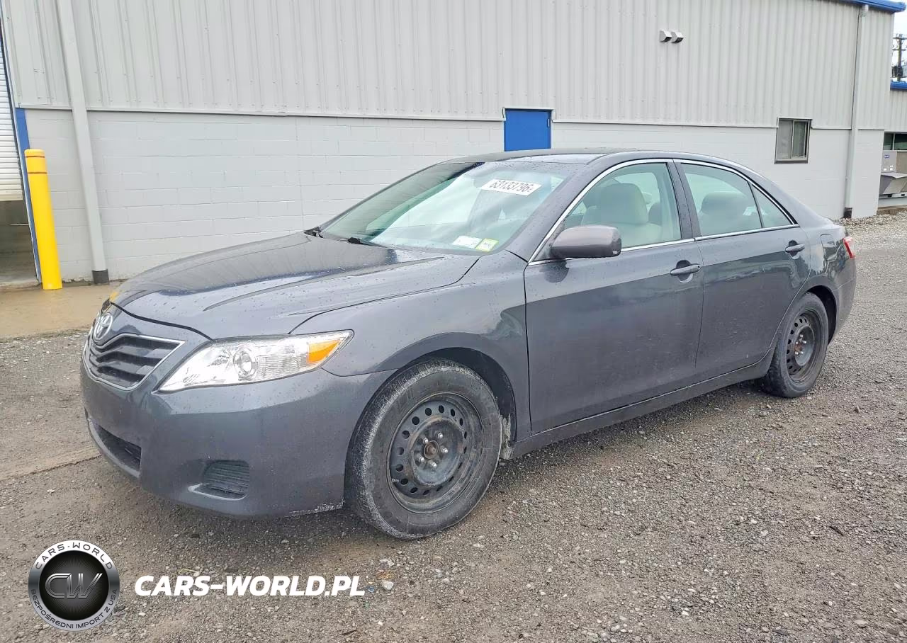 2010 Toyota Camry Le – zdjęcie 1 z 12