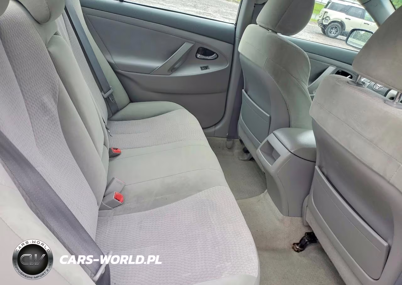 2010 Toyota Camry Le VIN:4T1BF3EKXAU008762 - 10