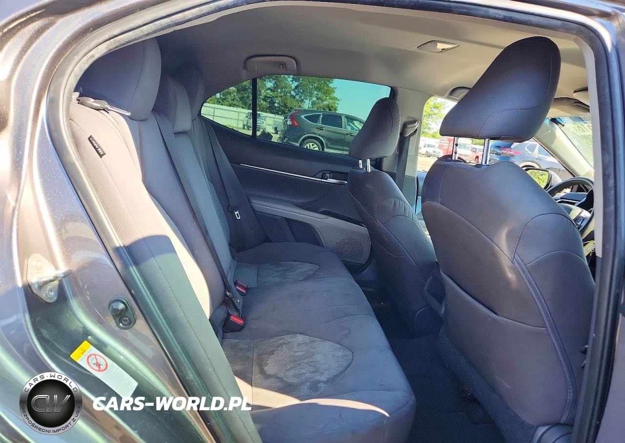 2018 Toyota Camry Le VIN:4T1B11HK9JU565936 - 10