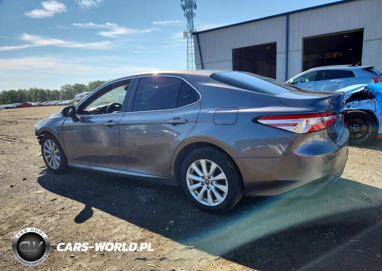 2018 Toyota Camry Le VIN:4T1B11HK9JU565936 - 2