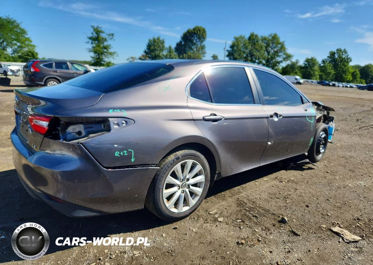 2018 Toyota Camry Le VIN:4T1B11HK9JU565936 - 3