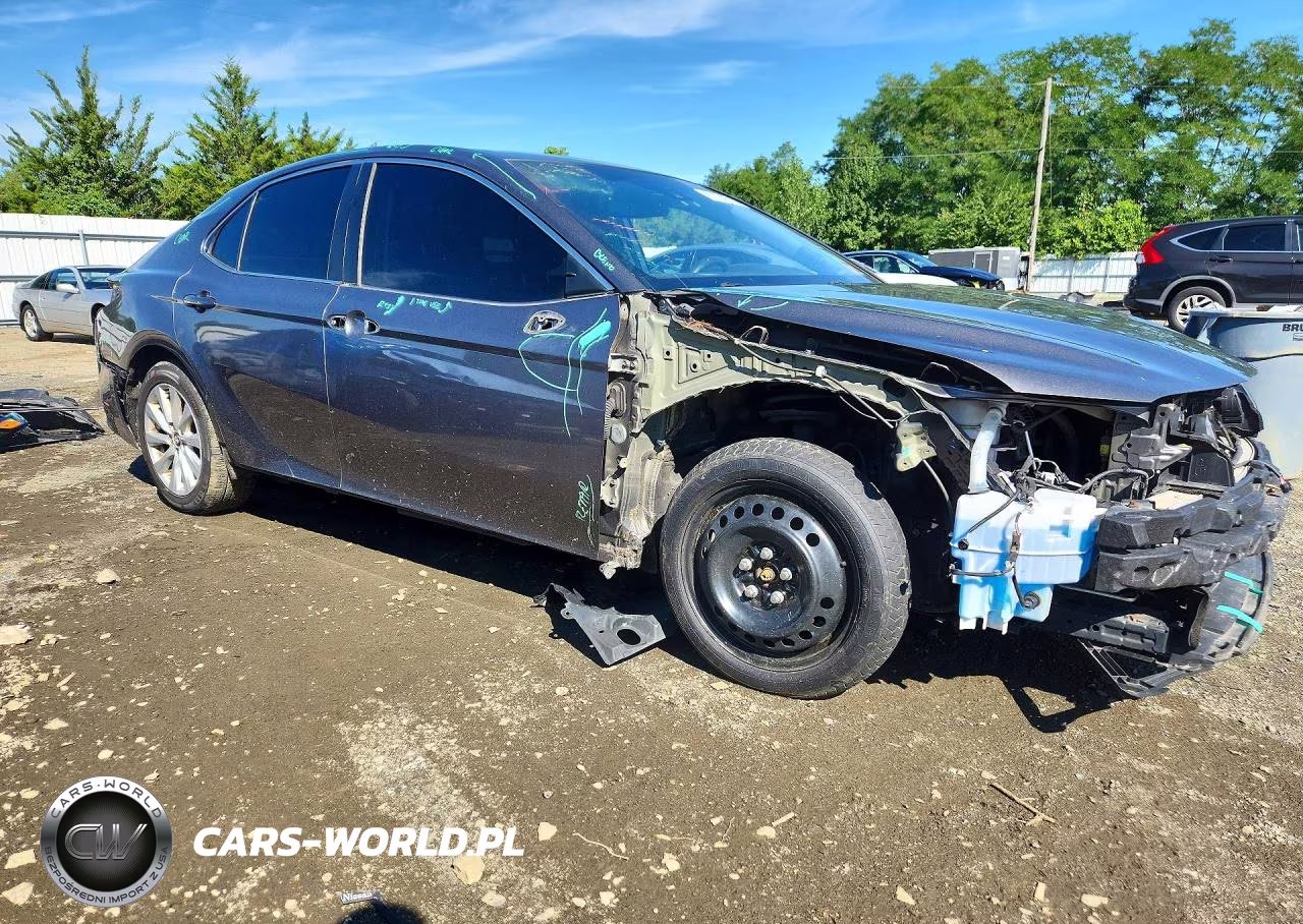 2018 Toyota Camry Le VIN:4T1B11HK9JU565936 - 4