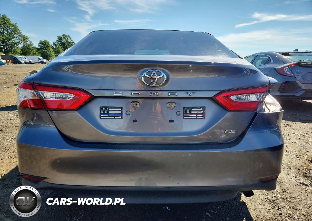 2018 Toyota Camry Le VIN:4T1B11HK9JU565936 - 6