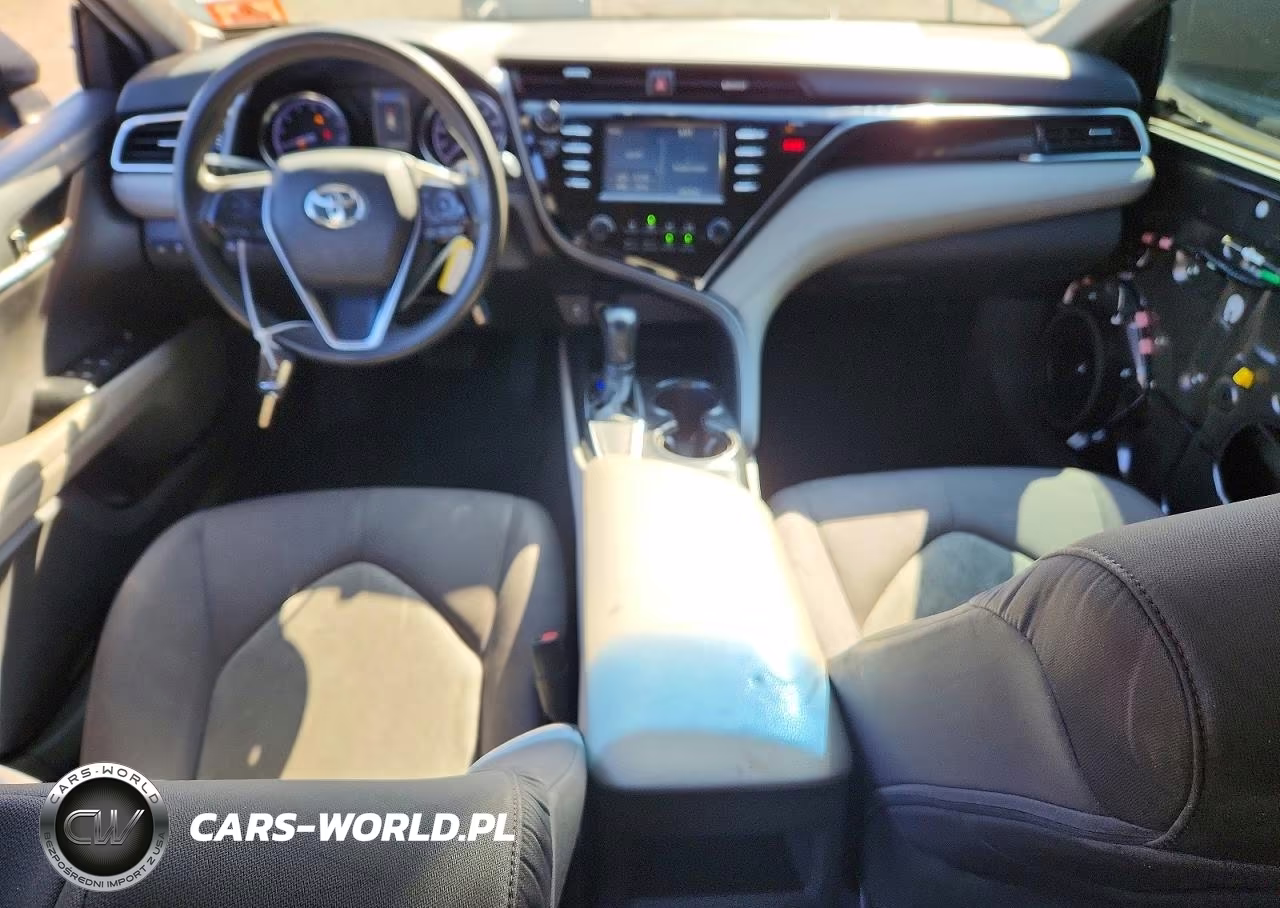 2018 Toyota Camry Le VIN:4T1B11HK9JU565936 - 8