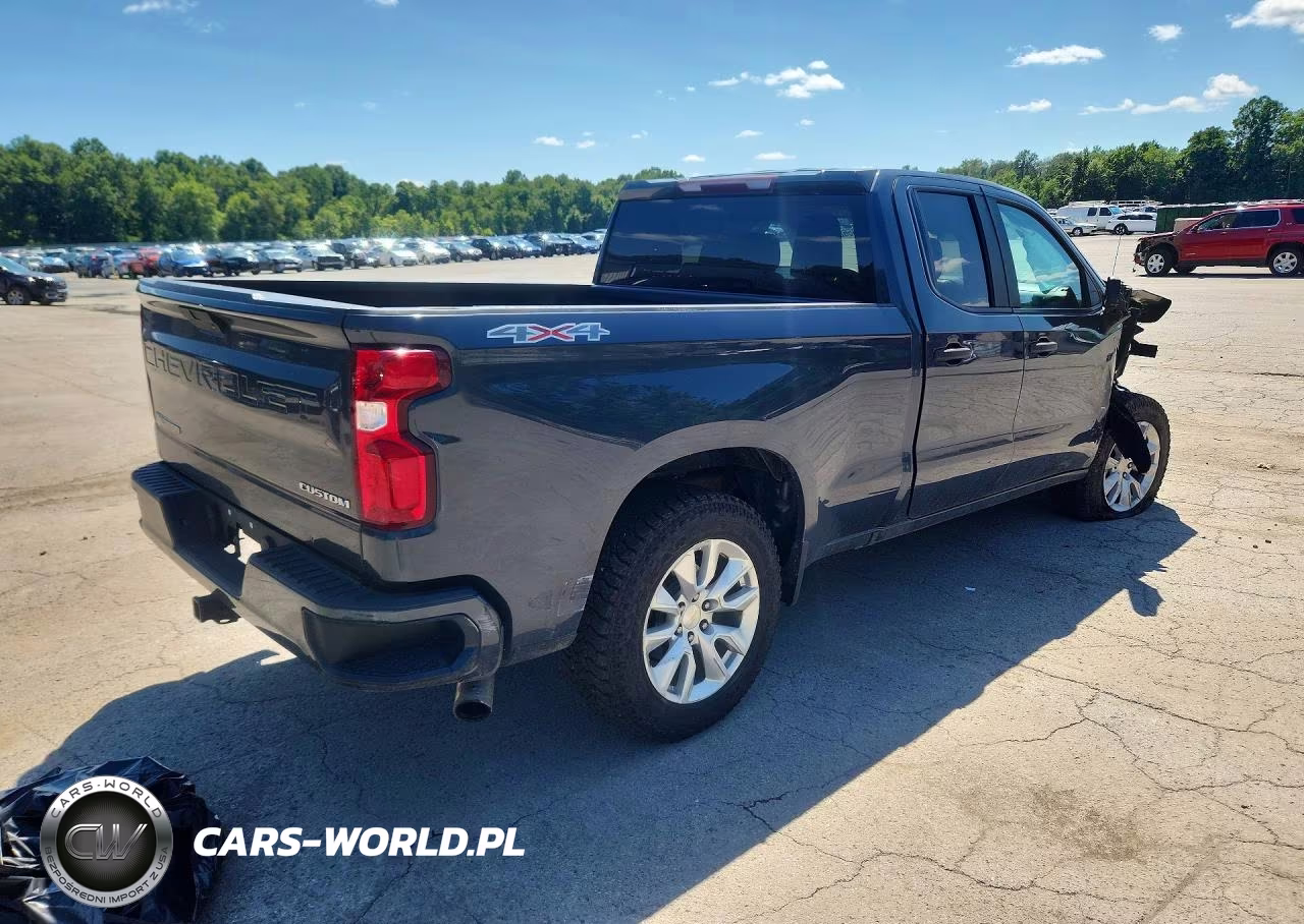 2020 Chevrolet Silverado K1500 Custom VIN:1GCRYBEH3LZ285464 - 3