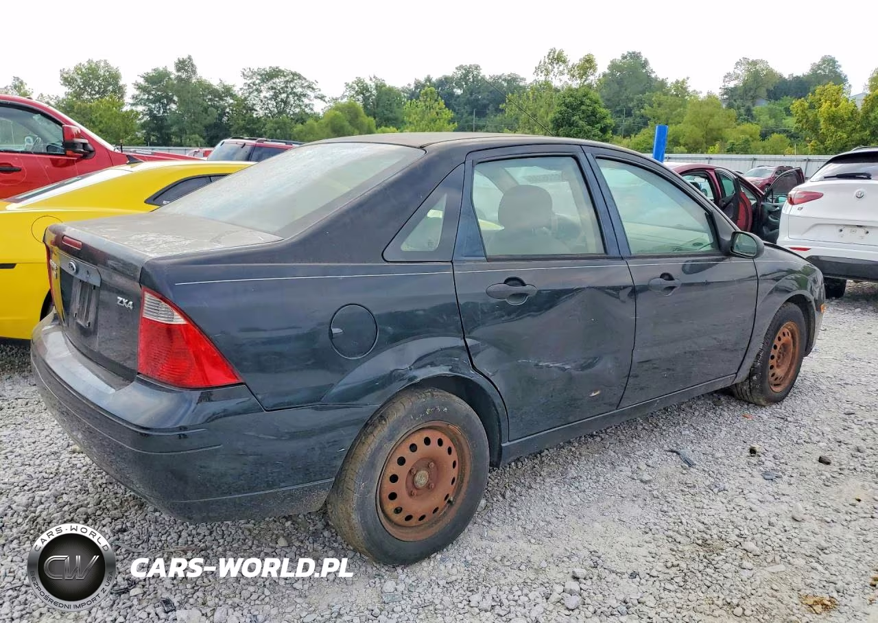 2005 Ford Focus Zx4 VIN:1FAFP34N35W211104 - 3