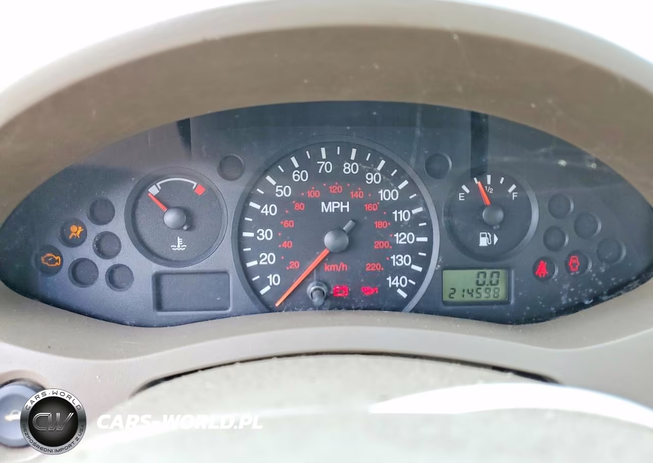 2005 Ford Focus Zx4 VIN:1FAFP34N35W211104 - 9